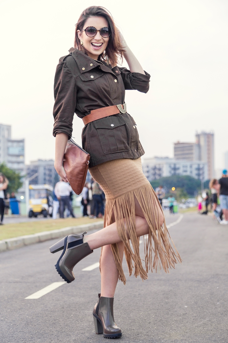 spfw-street-style-look-dia1-tendencia-militar-franjas-blog-vanduarte-8